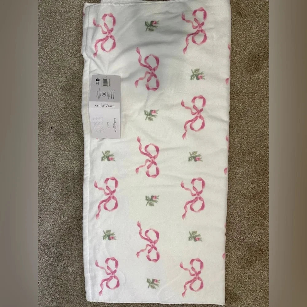 LAURA ASHLEY COQUETTE BOWS & FLORAL BEACH TOWEL (91 c x 173 cm)